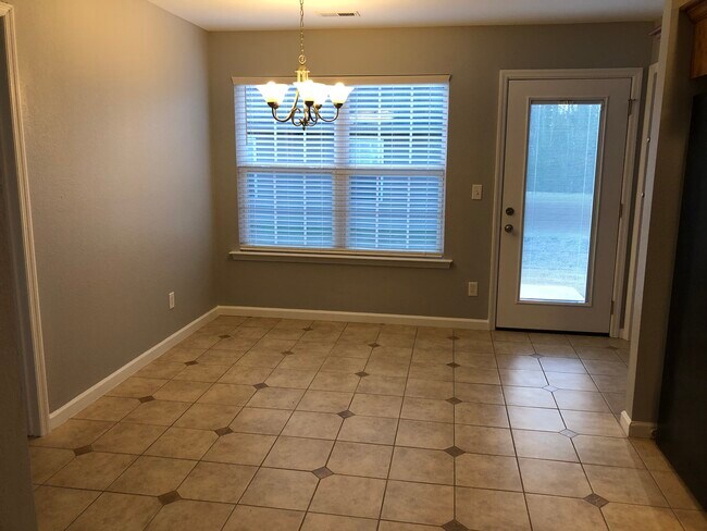 Building Photo - 2204 Cedar Creek Dr