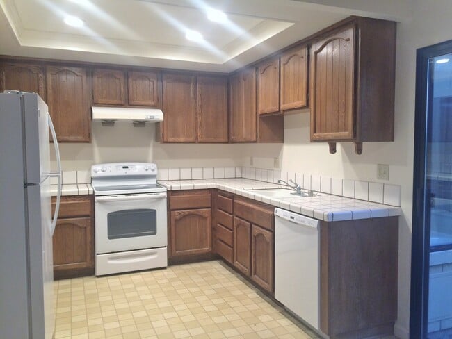 Building Photo - 625 Sheffield Road - Move In Special - 30%...
