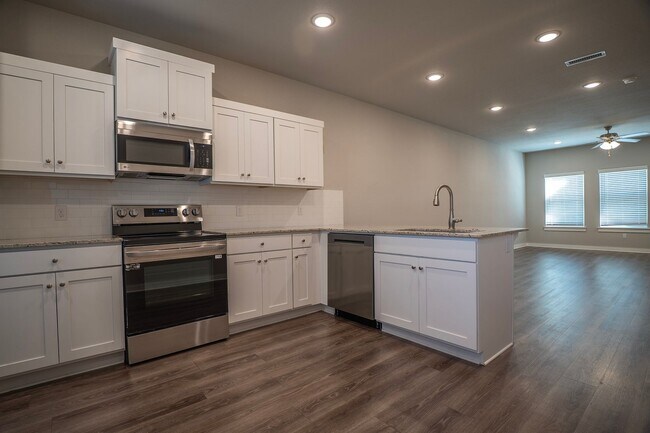 Foto del edificio - 2 bedroom 2.5 bath townhome located in Fayetteville AR!