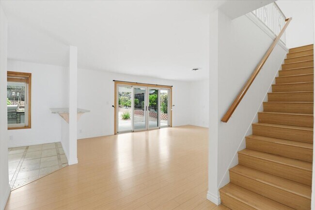 Building Photo - 577 Houston Dr