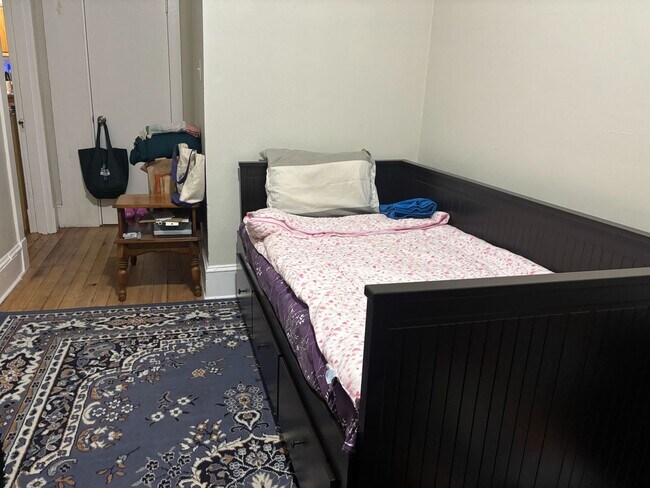 Foto del edificio - Charming 2BR in East Rock | Hot Water Included | Walk to Yale & SOM