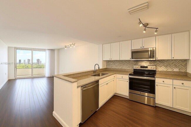 Foto del edificio - 19501 W Country Club Dr