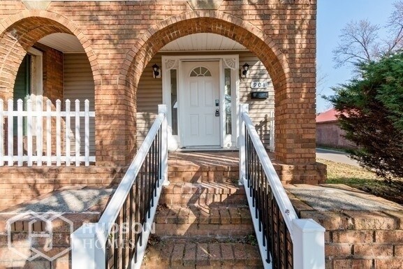 Foto del edificio - NOW AVAILABLE! - 901 Keen St, Zanesville, ...