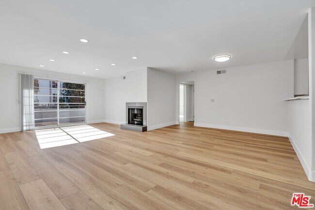 Building Photo - 2050 S Bentley Ave