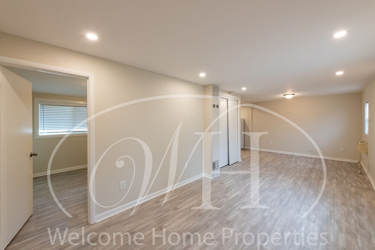 Foto principal - 1 bedroom with Peaceful Back Yard on Quiet...