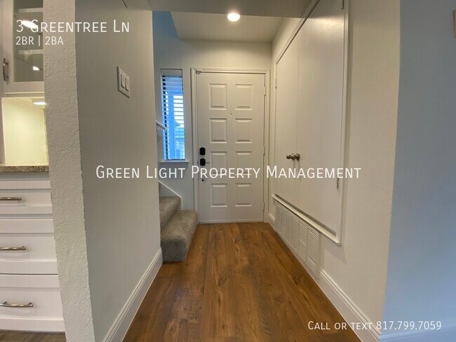 Building Photo - 3 Greentree Ln