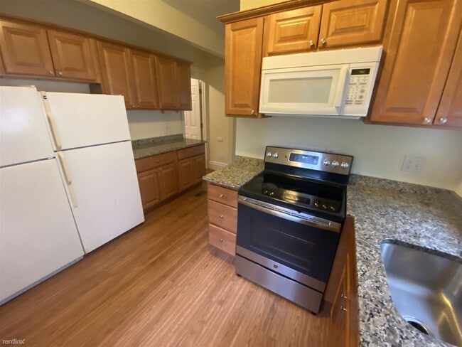 Building Photo - 6 br, 3 bath House - 509 Walnut St