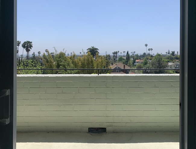 Large Balcony - 7560 Hollywood Blvd