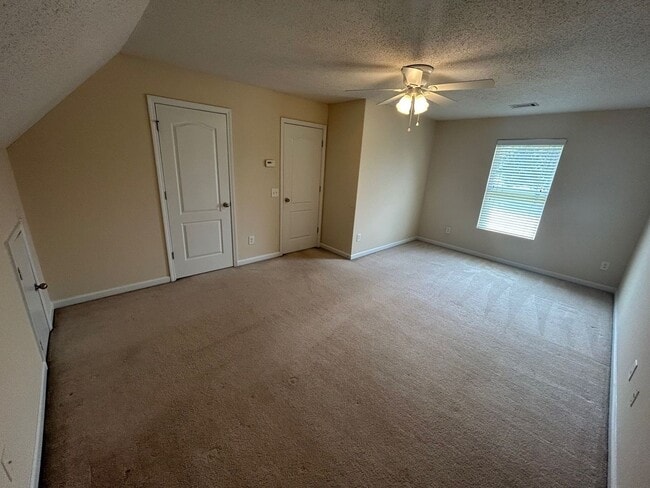 Building Photo - PRE-LEASING FOR AUGUST 2026!