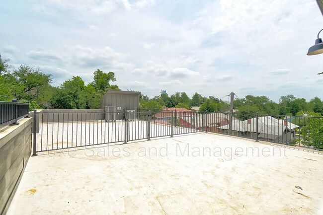 Foto del edificio - 1138 N Blackwelder Ave