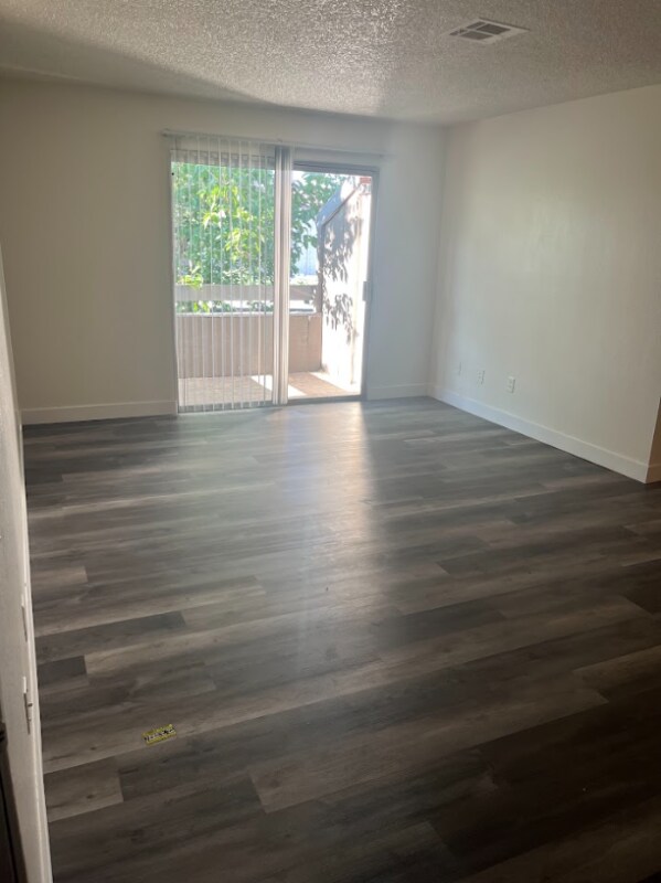 Foto del edificio - 1750 Karen Ave