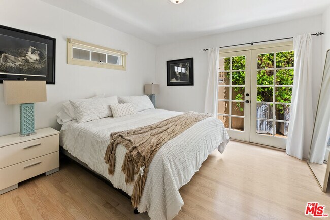 Foto del edificio - 708 Westbourne Dr
