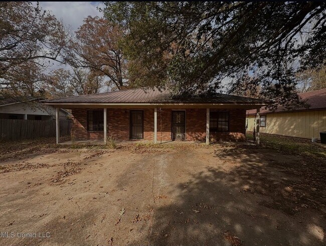 Building Photo - 156 McCluer Rd