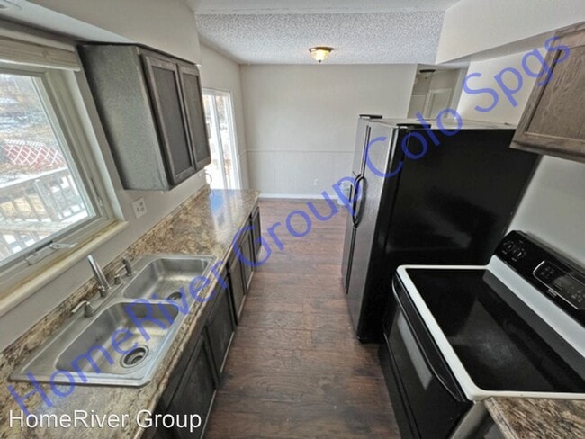 Building Photo - 3 br, 2 bath House - 1060 Peterson Rd