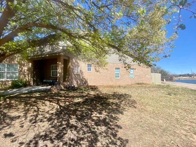 Foto del edificio - 2 Bed 2 Bath Town Home Available