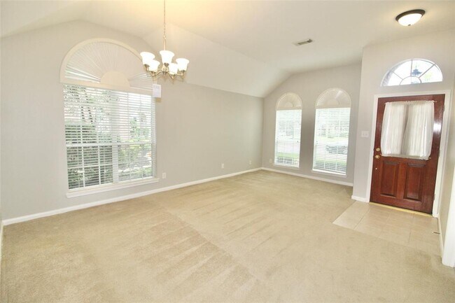 Building Photo - 915 Rock Springs Dr