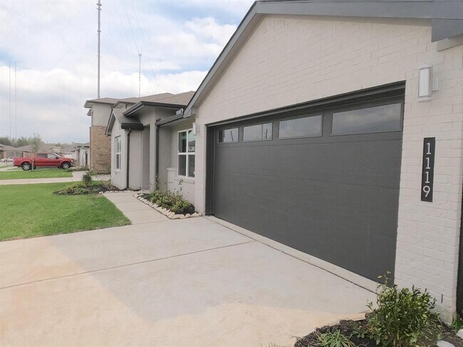 Foto del edificio - 1119 Hyde Lk Ln