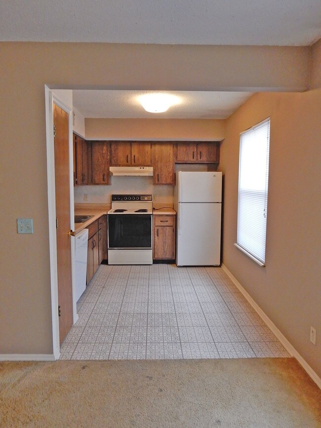 Kitchen with appliances & dishwasher - 4420 Jamieson Ave