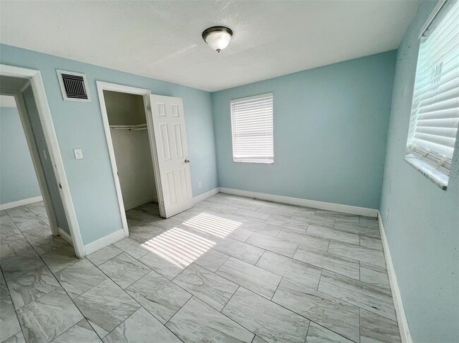 Building Photo - 8714 N Linda Ct