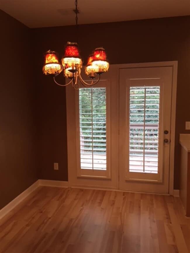 Building Photo - Charming townhome near Percy Priest Lake