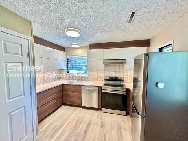 Foto del edificio - 5408 Waltham Ave