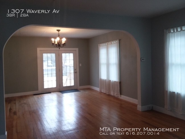 Foto del edificio - 3 bedroom 2 bath with Fenced Yard in the City