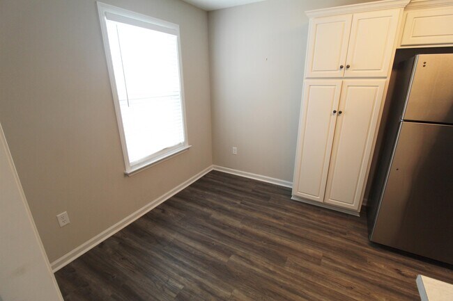 Building Photo - 405 Andover Dr