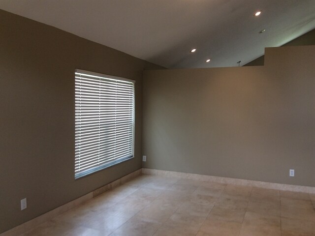 Foto del edificio - 636 Darkwood Ave