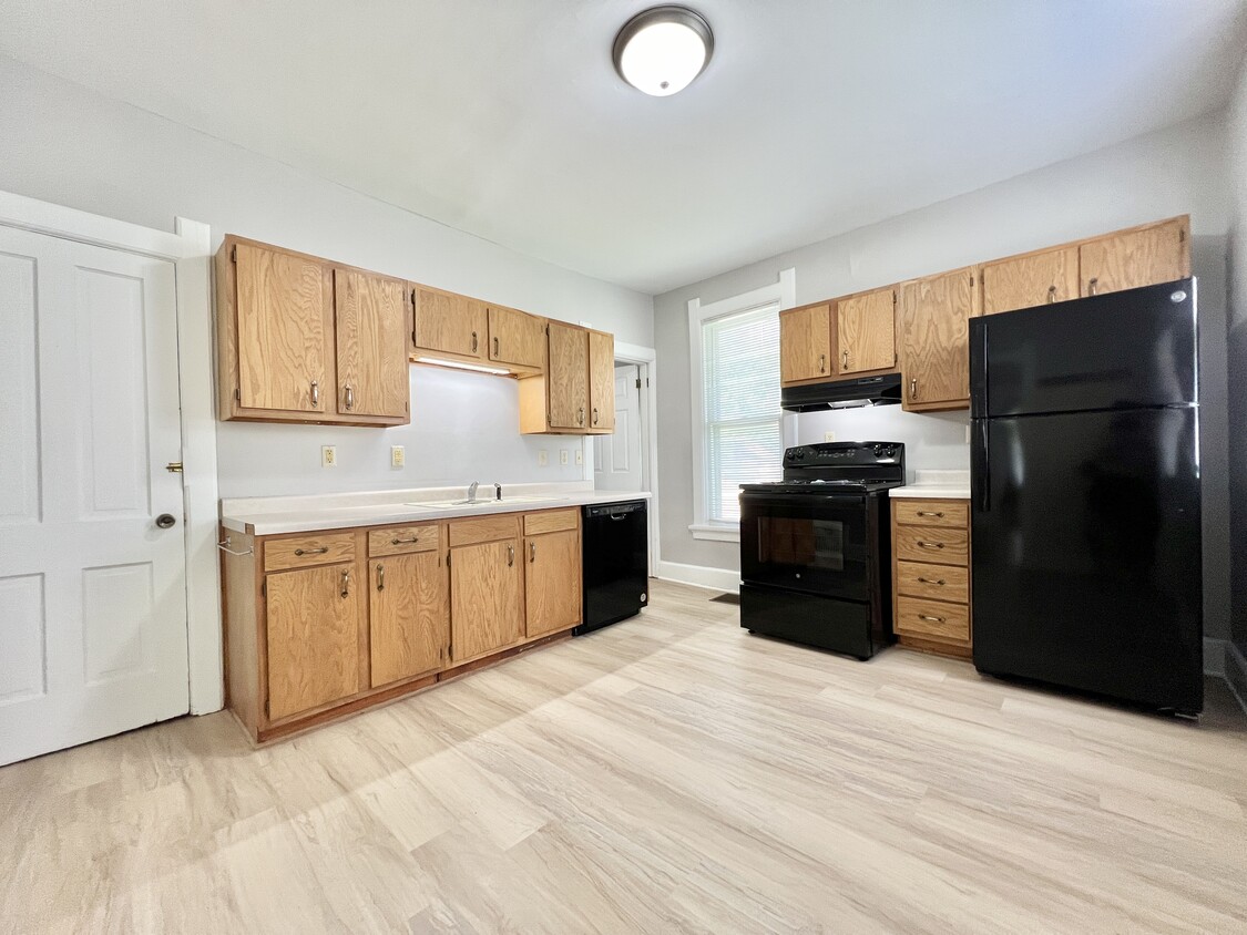 Primary Photo - 28 N Atwood Ave