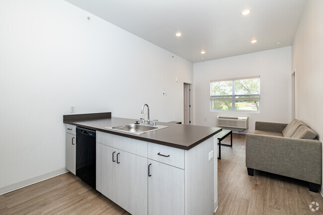 2BR, 2BA - 743SF - Kitchen - Aero