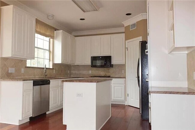 Foto del edificio - 8028 Bottlebrush Drive