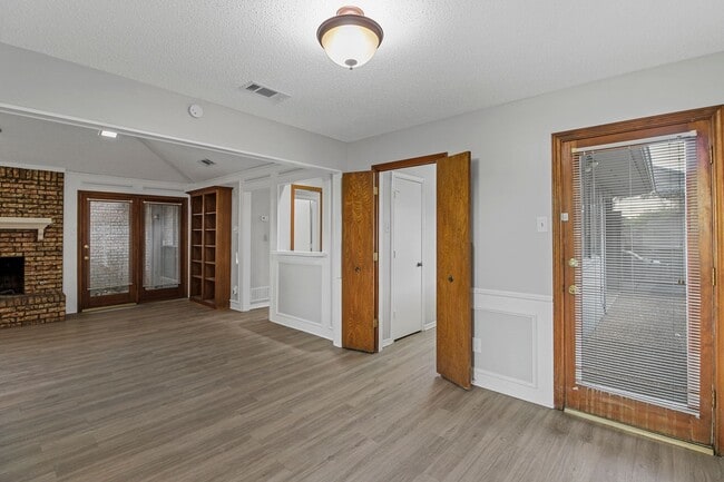 Foto del edificio - 4015 St Christopher Ln