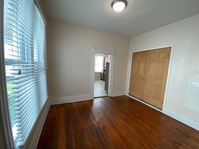 Foto del edificio - 223-225 W 8th Ave