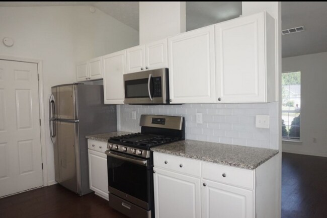 Building Photo - 2119 Briar Glen Ln SW