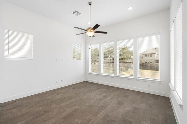 Foto del edificio - 1413 Kneehigh Ln