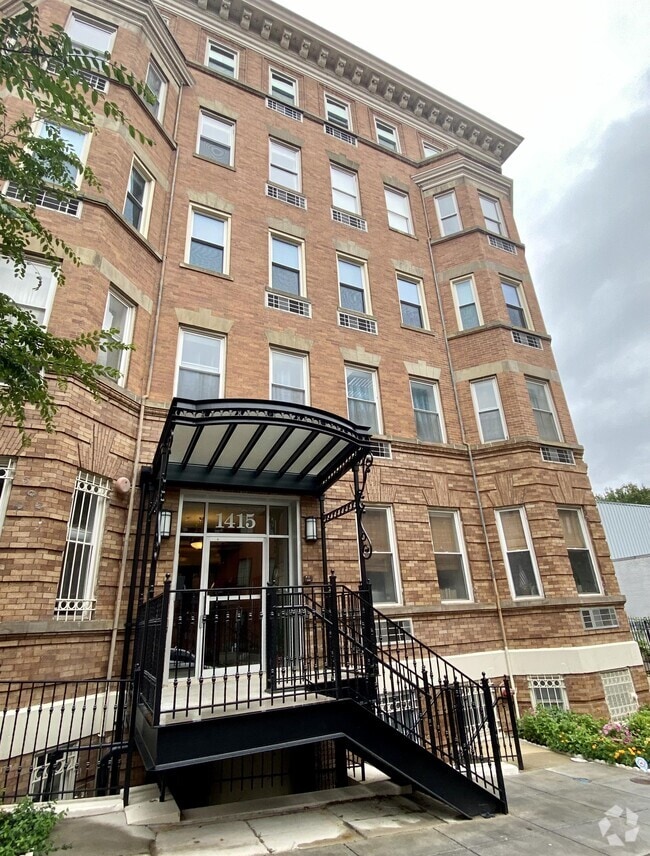 Building Photo - 1415 Chapin St NW