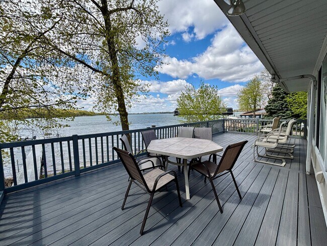 Building Photo - 118 Willow Point Dr