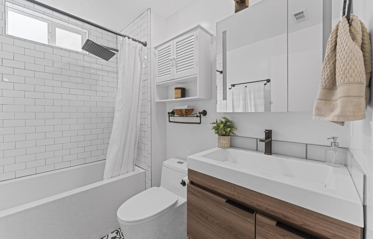 Primary Photo - "Charming 2-Bed Apartment with Elegant Fin...