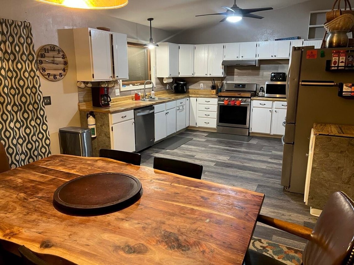 950 W Lone Cub Dr, Wasilla, AK 99654 House Rental in Wasilla, AK