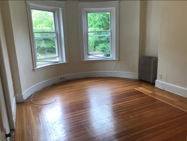 9/1 Coolidge Corner 3BR (2 split) with heat included, balcony, No Fee! - 9/1 Coolidge Corner 3BR (2 split) with heat included, balcony, No Fee! Apartment