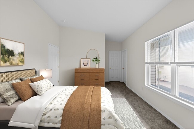 Bienvenidos a Mansions at Delmar, una comunidad de Eagle Rock donde el diseño moderno se une a la comodidad. Esta acogedora habitación cuenta con luz natural, muebles elegantes y amplio espacio para relajarse. ¡Programe una visita hoy mismo y descubra su futuro hogar! - Mansions at Delmar, an Eagle Rock Community