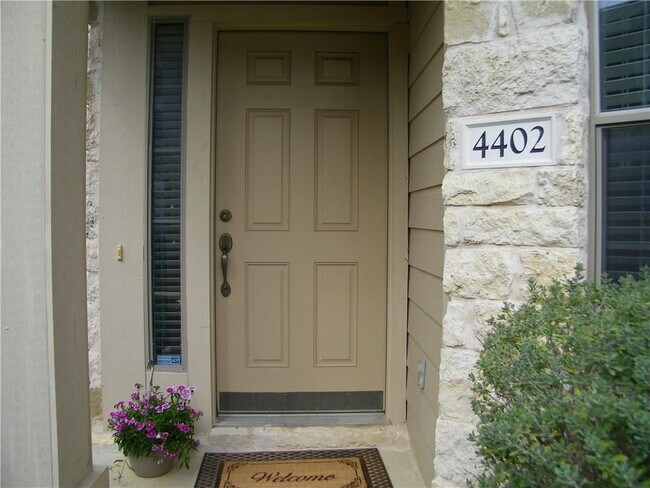 Building Photo - 9201 Brodie Ln