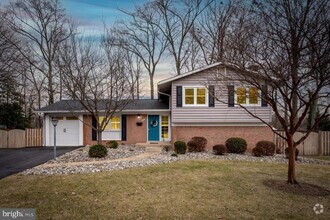 Building Photo - 2405 Cedar Ln