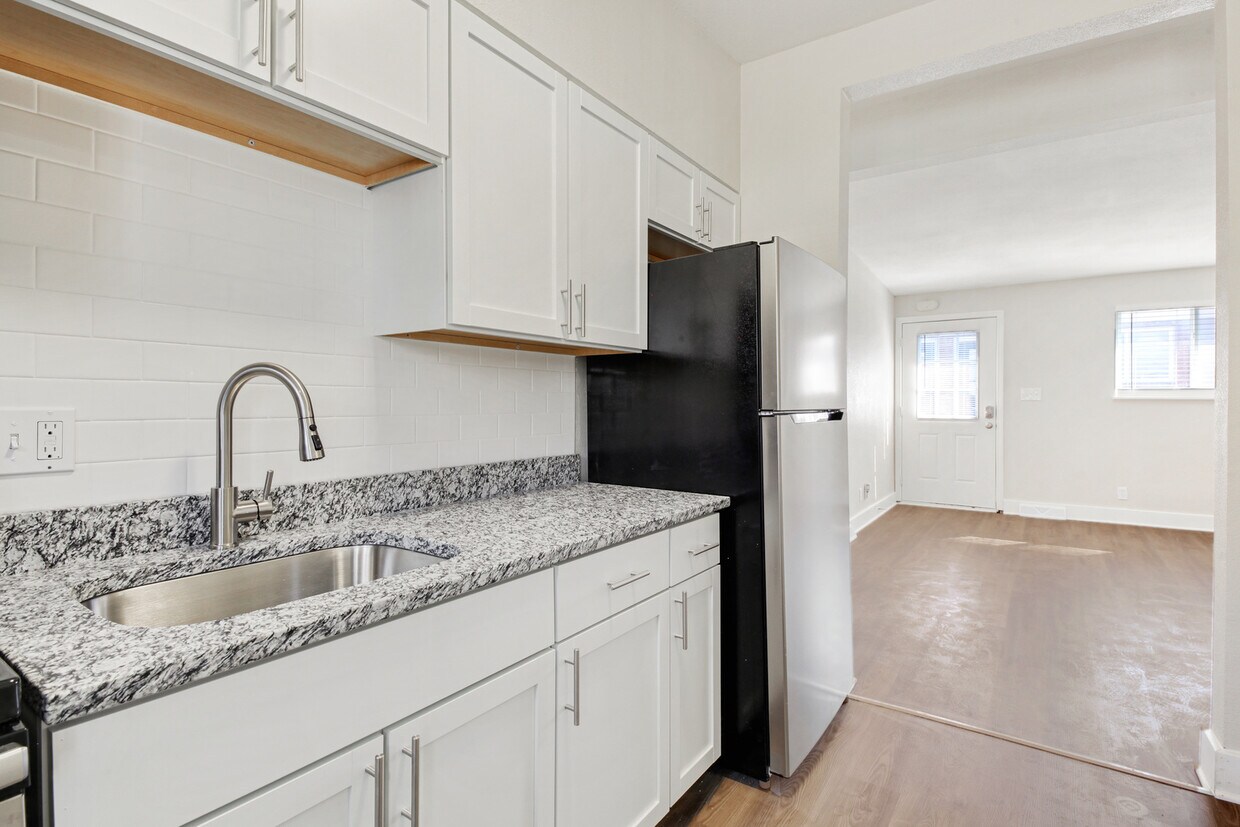 Primary Photo - Lloyd Apartments
