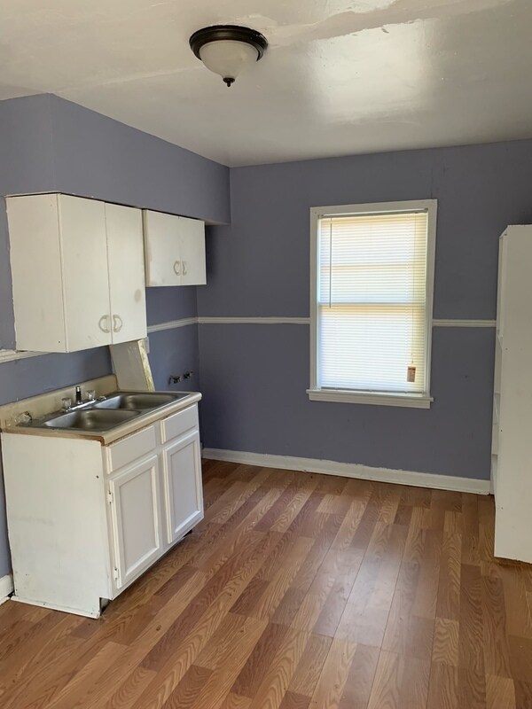 Building Photo - 291 Red Oak St