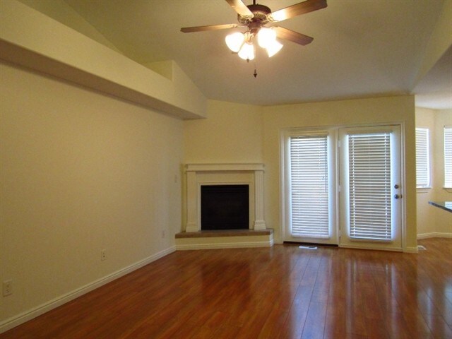 Foto del edificio - 6955 Jordan Cl Cir