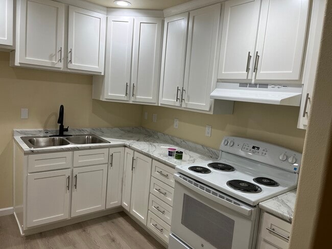 Foto del edificio - 857 W Brighton Ave