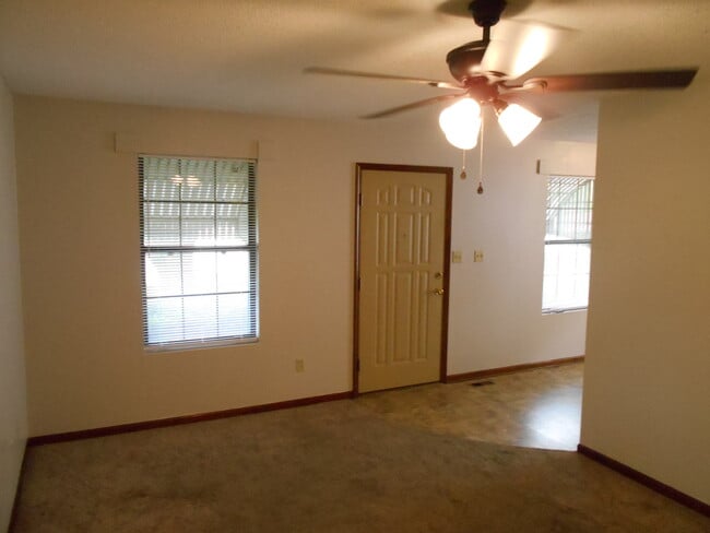 Building Photo - Independence Duplex