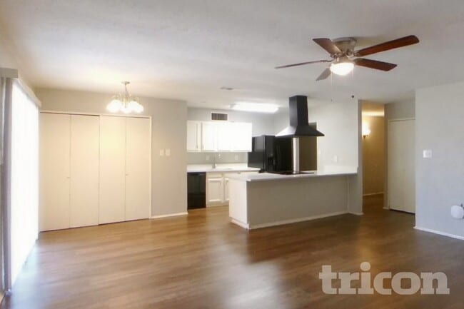 Building Photo - 10022 Deer Hollow Dr