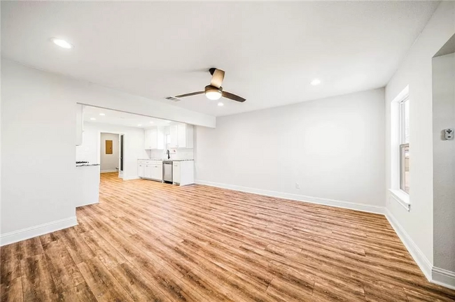 Foto del edificio - 216 N Harrison St